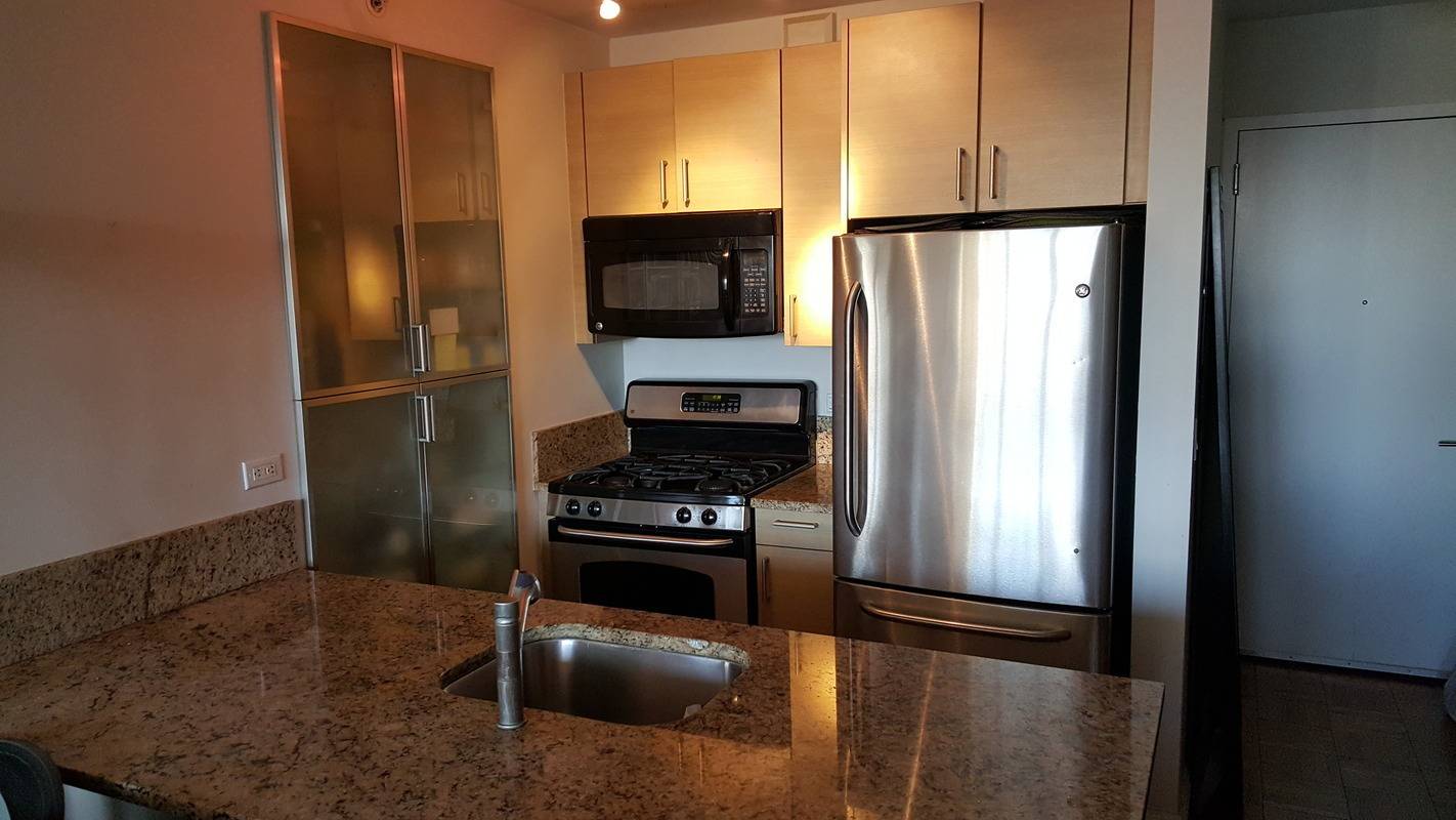 NO FEE + 1 MONTH FREE RENT!! 1 bedroom with amazing views of the city. Chelsea