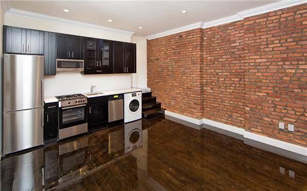 Gut Renovated 2 Bedroom with a Washer & Dryer in Unit and a Huge Private Patio!