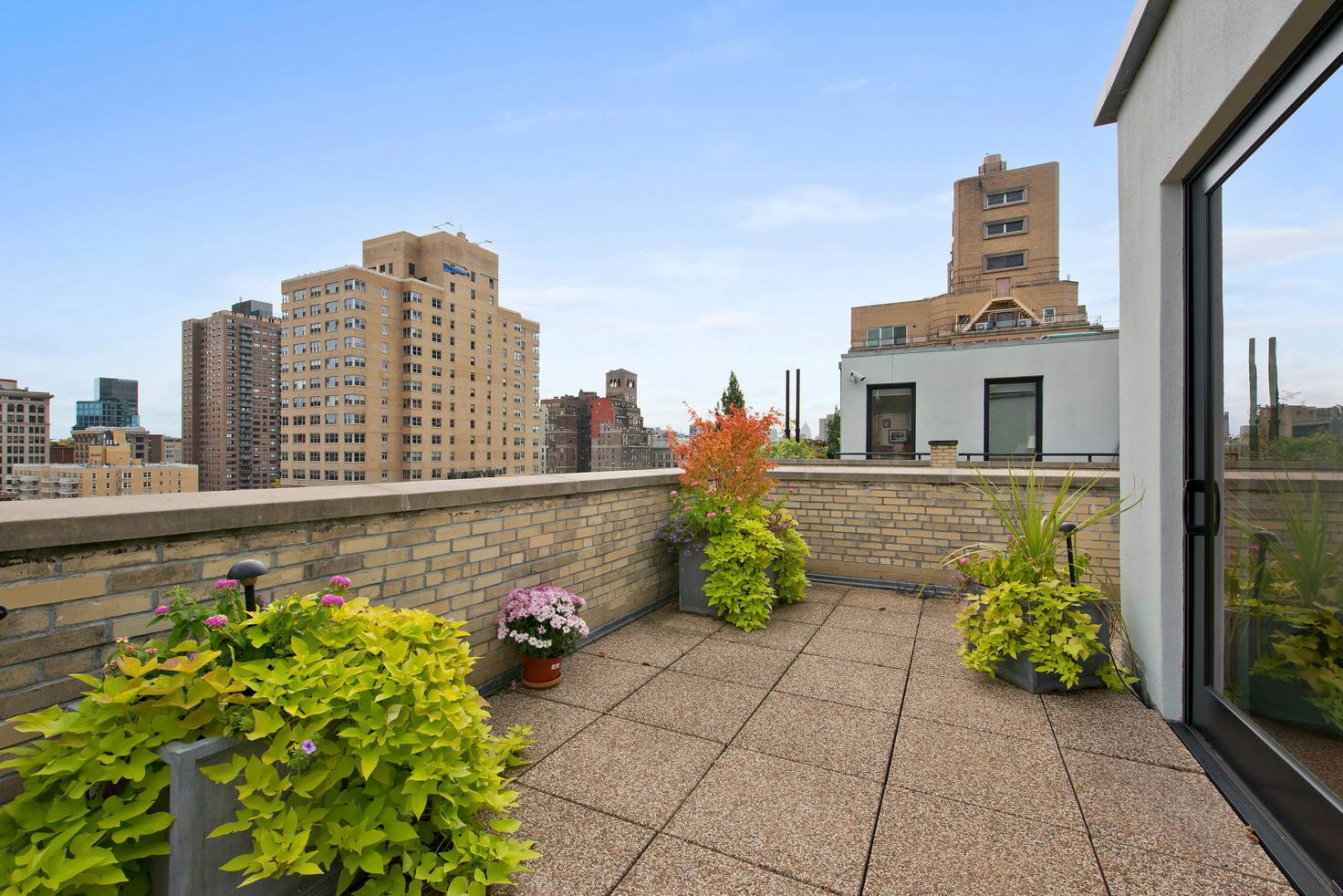 SOUTH-EAST CORNER 2-BED PENTHOUSE WITH WRAP TERRACE AT 25 FIFTH AVENUE!