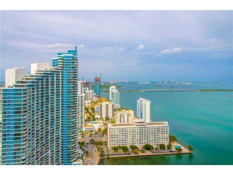 Amazing views of Biscayne Bay and Miami Skyline from the 40th floor