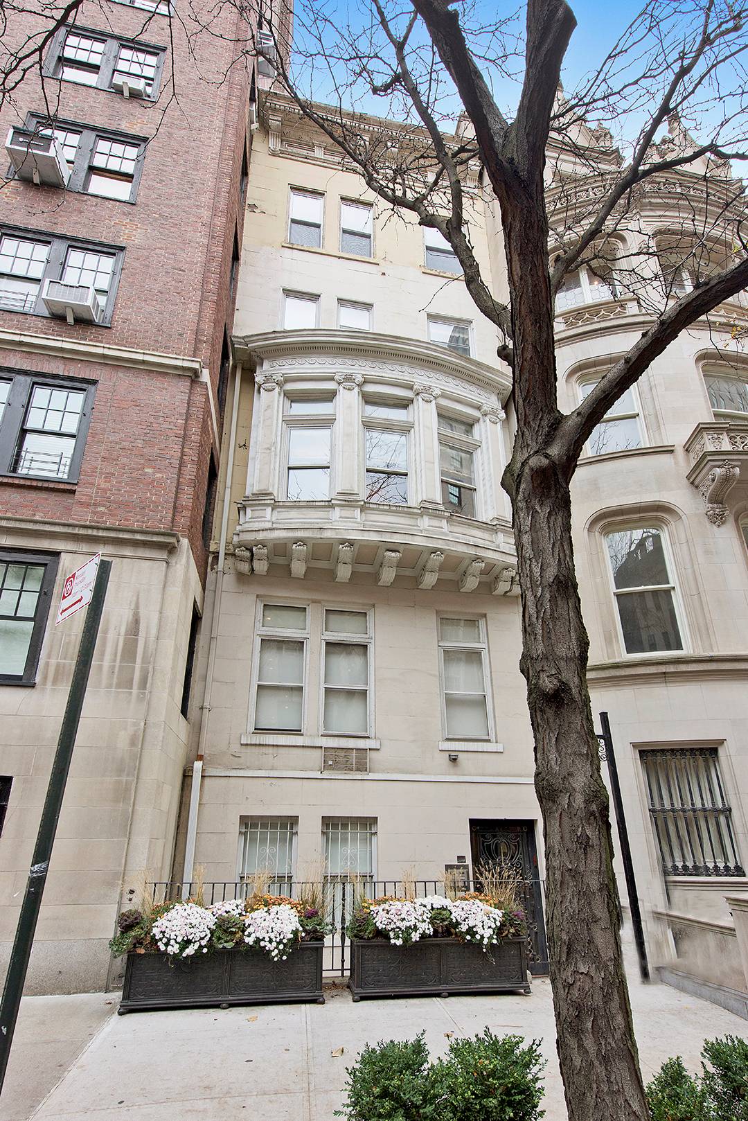  Convenient Plaza Location,Weekly Rental, Upper East Side, 64th Street, Park and Madison Ave,Townhome, Third Floor Walk Up, 
