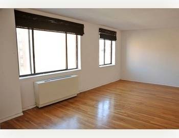 PRIME TRIBECA LOCATION..STEPS FROM BROADWAY,HILTON HOTEL,FREEDOM TOWERS...