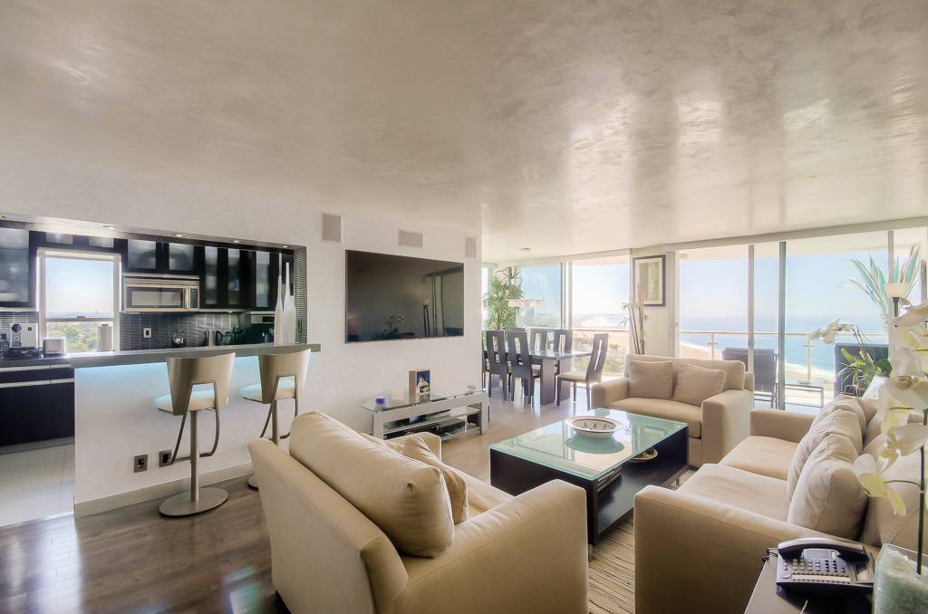 Astonishing 3BD | 3BA | Perched On The 17th Floor.