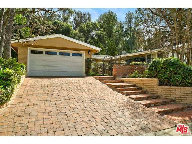 This gated single-level home has 5 bedrooms and 3 - 5 BR Single Family Bel Air Los Angeles