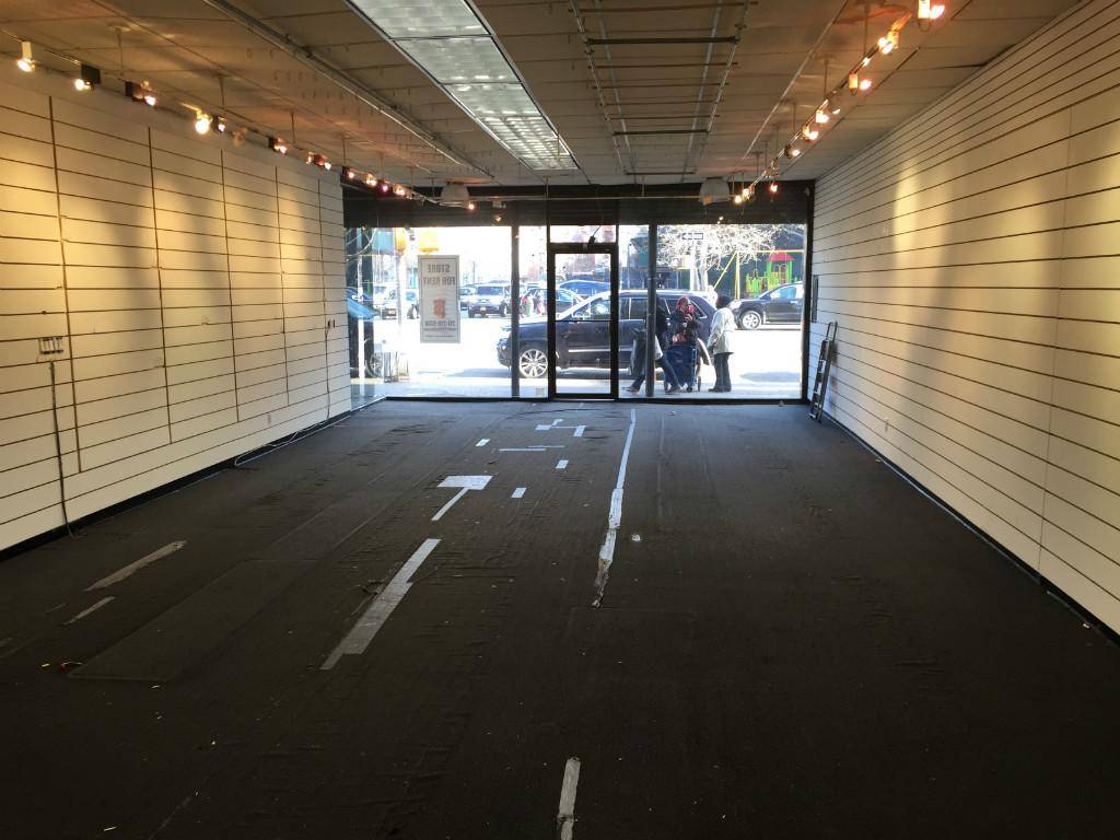 Vacant East Harlem Retail Space For Rent / 1,100 sq ft / Corner Location / Food Use OK