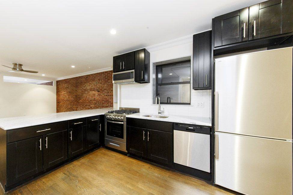 ** NO FEE **Massive 6 Bedroom 4 Bath with Washer / Dryer in Prime Upper East Side / Newly Renovated