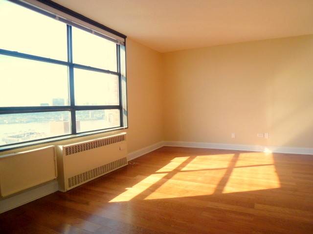 ** No Fee ** Harlem Studio for Rent / Hudson River Views / Elevator Building with Laundry and Attended lobby