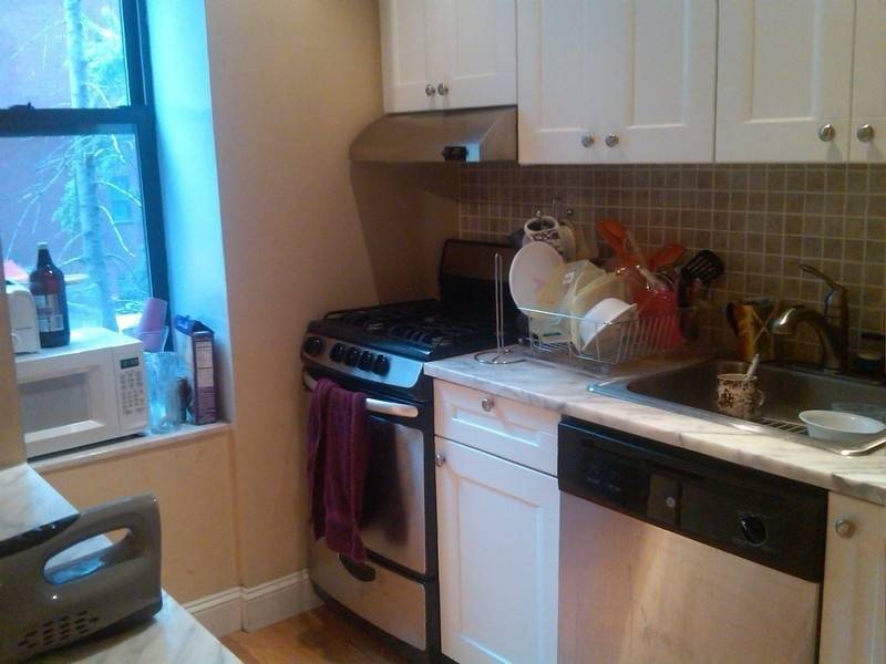 OPEN LARGE 3 BDR APT***AWESOME MURRAY HILL LOCATION***STEPS FROM GRAND CENTRAL!