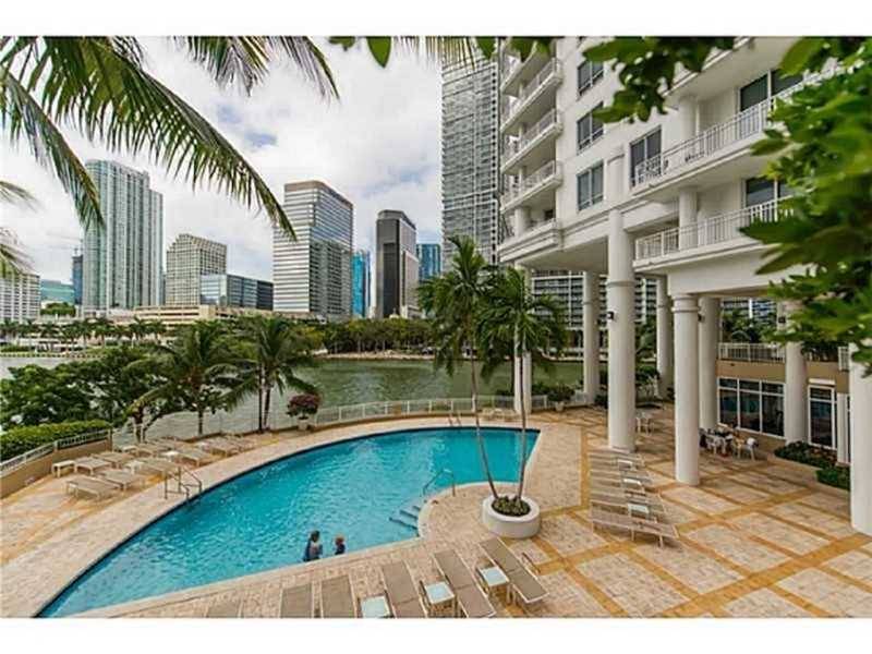 RARELY AVAILABLE 3 BDRM SPACIOUS LAYOUT AT EXCLUSIVE COURTS BRICKELL KEY