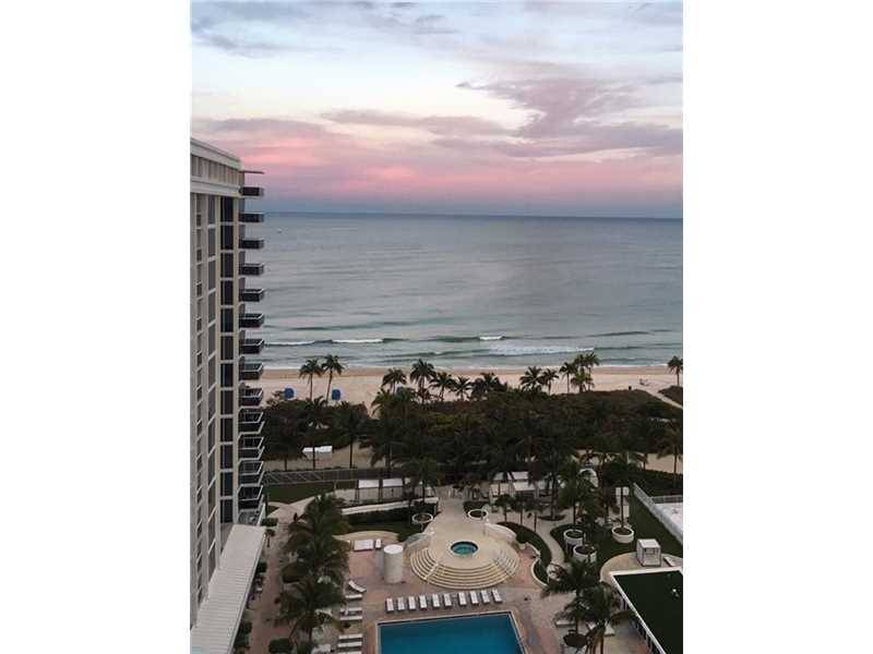 AWESOME OPPORTUNITY - Harbour House 2 BR Condo Aventura Miami