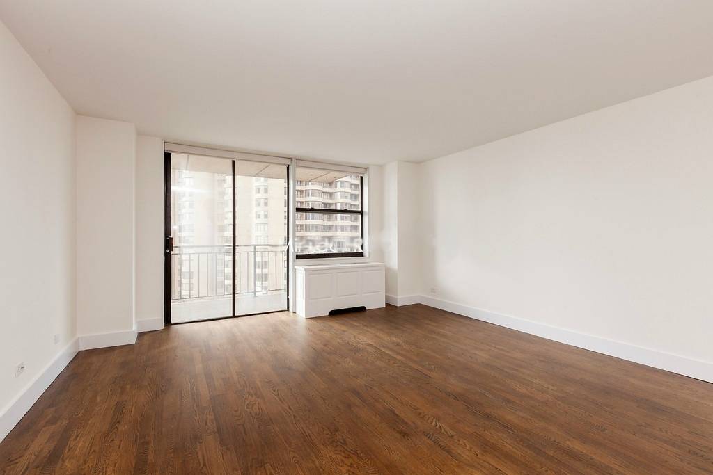 Gorgeous renovated Large Studio in Midtown East with a Balcony!