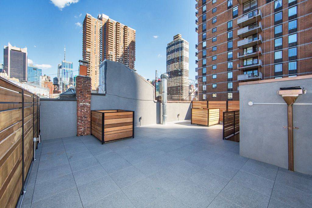 [East Village]-*No fee*Brand new Bldg**Laundry in unit**Furnished roof deck*Pets OK*