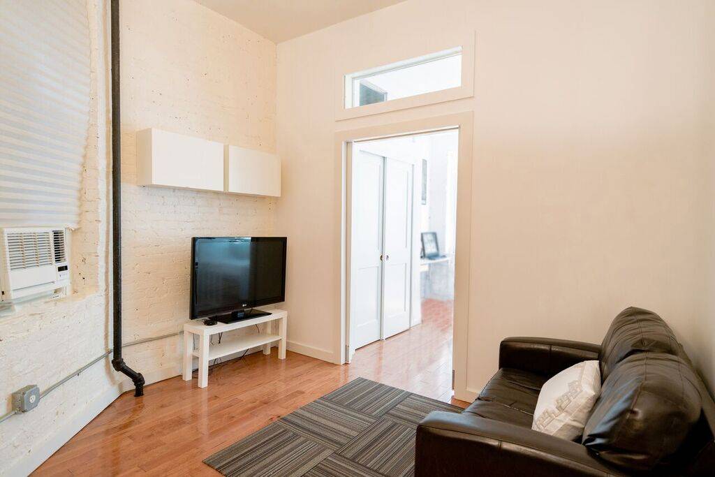 NEWLY RENOVATED EAST VILLAGE 1 BEDROOM LOW MAINTENANCE BRING OFFERS!!!