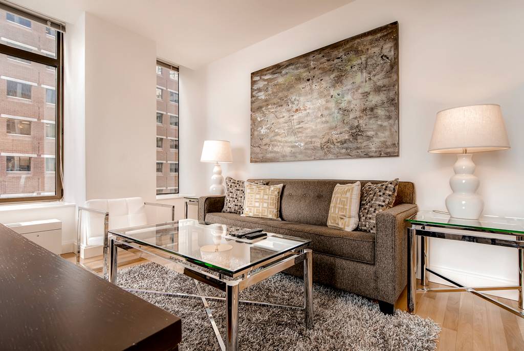 10 HANOVER SQUARE-Luxury 2 Badroom Fully Furnished  Apartment. 1 Month Minimum Stay.