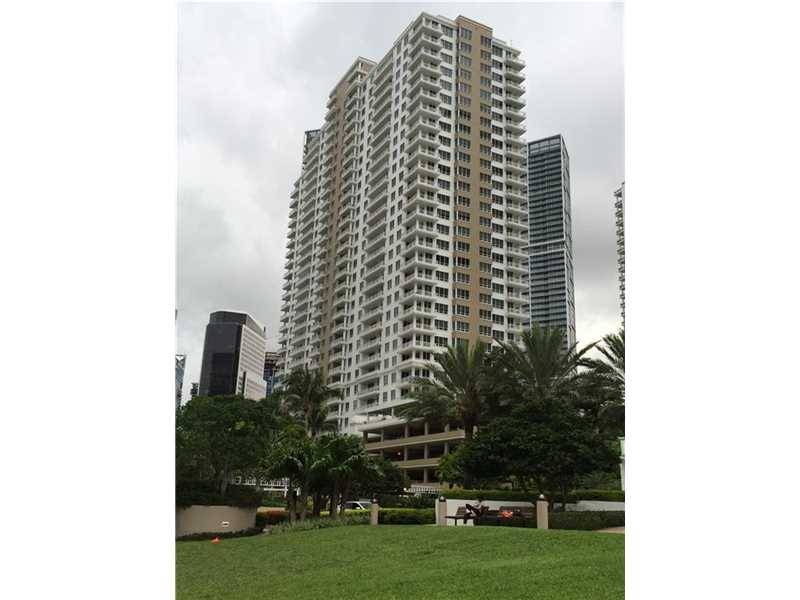 WONDERFUL 2 BEDS/2 BATHS IN PRESTIGIOUS COURTS BRICKELL KEY WITH PARTIAL VIEWS OF THE BAY AND OCEAN