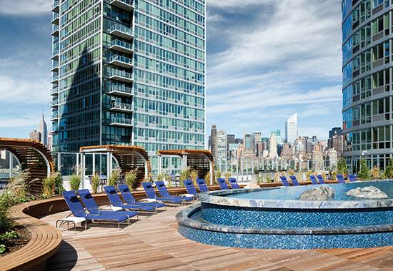 LIC Luxury Waterfront 1 Bedroom w/Open Kitchen | Home Office Space | Amazing Views and Amenities | Floor-to-Clg Windows