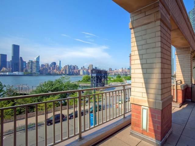 LIC Luxury Waterfront 1 Bedroom w/Open Kitchen | Amazing Views and Amenities | Floor-to-Clg Windows | Minutes from Manhattan | W/D in Unit