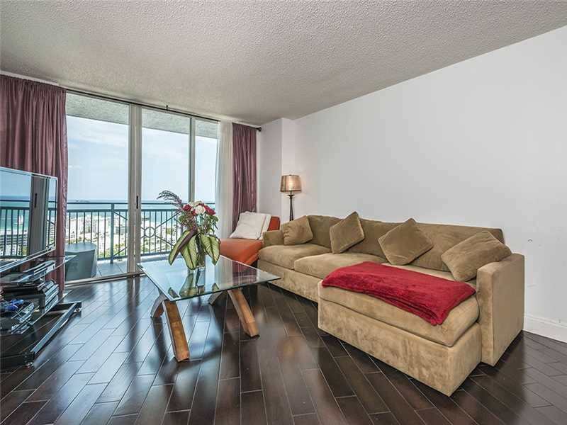 Amazing city and ocean views from this 1 bed/1 bath unit on the 27th floor