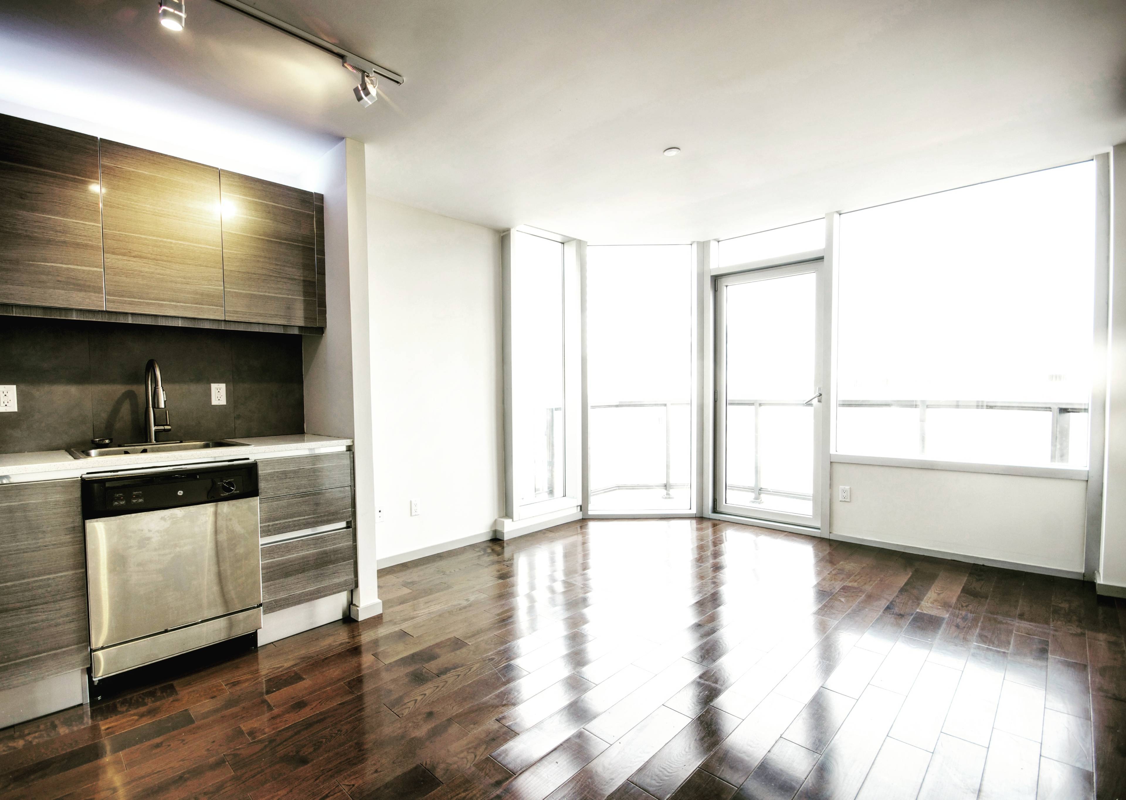 Prime Williamsburg 2 Bedroom/2 Bathroom w/ Private Balcony w/Pool, Parking, and Gym 