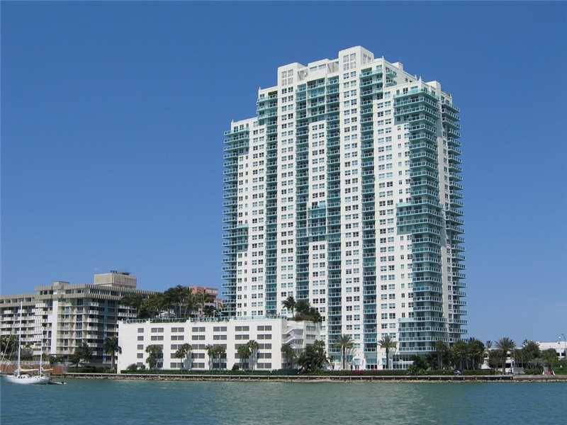 THIS IS A UNIQUE 2BEDS AND 2BATHS WITH A STUNNING BALCONY WITH A VIEW ON: OCEAN-KEY BISCAYNE AND DOWN TOWN MIAMI