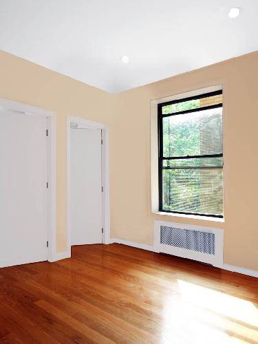 SIZABLE BRIGHT 2 BED -- ELEVATOR BLDG -- MIDTOWN EAST--E52/2nd AVE--AVAILABLE NOW