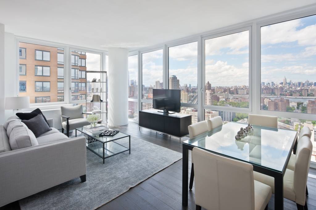 Enjoy Beautiful Manhattan Views in New Luxury Building 