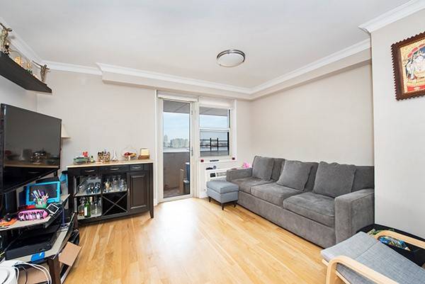 NO FEE. Spectacular Hudson River Views 2 Bed 2 Bath with a Private Balcony in the Heart of Tribeca!! Steps away from renowned Restaurant’s, Store’s and Transportation*PS 234*
