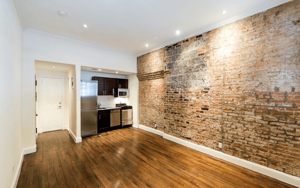 No fee- Upper East Side Exposed Brick studio with dishwasher-Call 212-729-4181