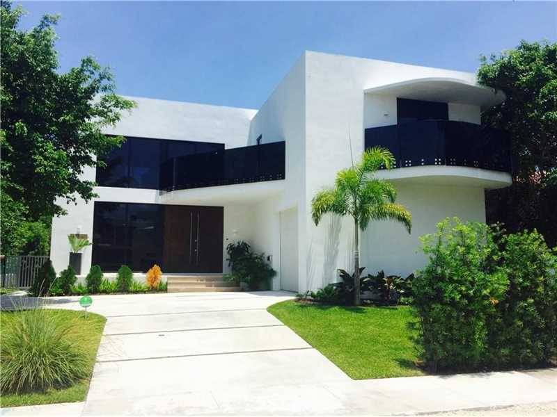 WALKING DISTANCE FROM SUNSET HARBUR SHOPS - 4 BR House Miami Beach Miami