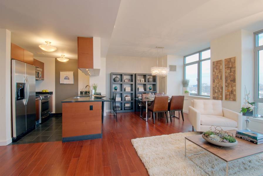 Views in Harlem: Massive 2bd/2ba with High Ceilings in Amenity Rich Condo!