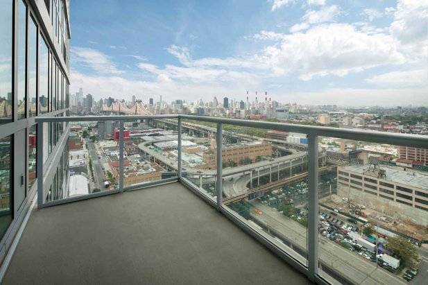 LIC Luxury 1 Bedroom - Entry Foyer - Floor-to-Clg Windows - In-unit Washer/Dryer - Minutes from Manhattan! - Amazing Views & Amenities **NO BROKER FEE**