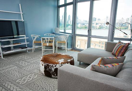 LIC Luxury Waterfront Studio Unit - Amazing Views and Amenities - Floor-to-Clg Windows - Minutes from Midtown!