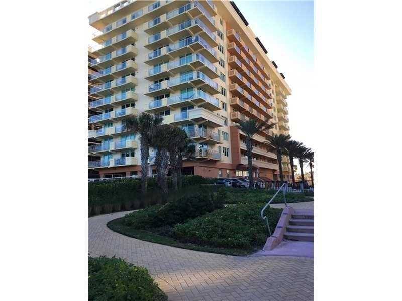 Beautifull high rise Corner 2 beds 2 bath unit with 2 separate balcony at the Famous Spiaggia in Surfside