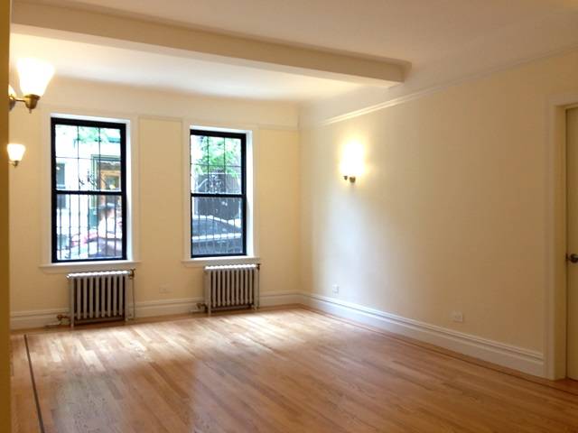 PRICE REDUCED! PARK AVE PRETTY! MINT 2 BED, 2 BATH D/M! NO FEE!