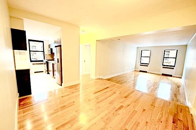 Gorgeous 1 BR (Flex 2) on Gramercy Park ~ Comes with Access to the Park ~ No Fee!