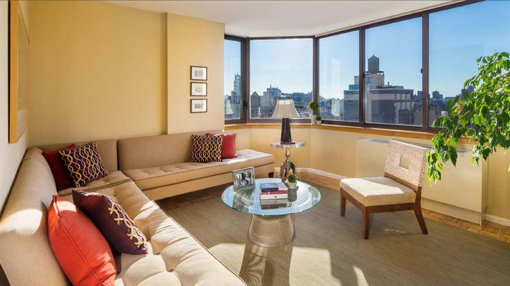 No Broker Fee!  Lovely Flatiron Studio Apartment with 1 Bath featuring a Rooftop Deck and Gym