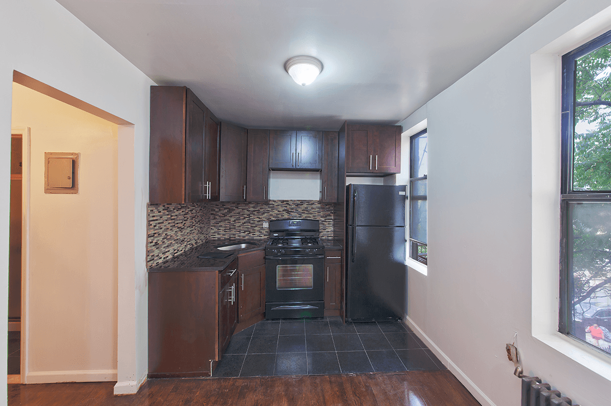 Newly Renovated apartment for Rent / Brand New Custom Kitchen with Full Sized Appliances / 2nd Ave