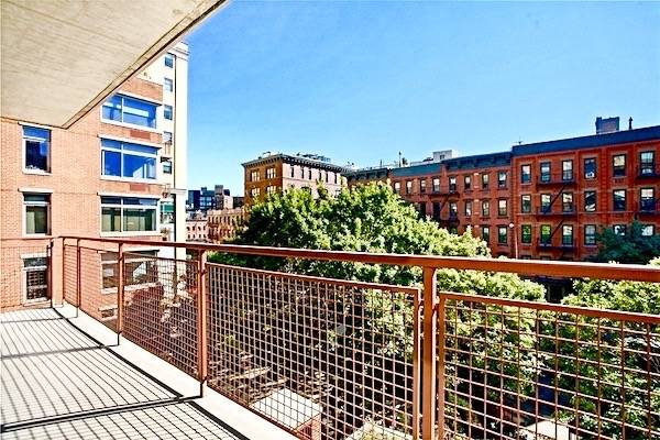 Amazing 2 BR Condo on Jane St ~ Large Private Balcony ~ W/D ~ 1350 Sq. Ft!!
