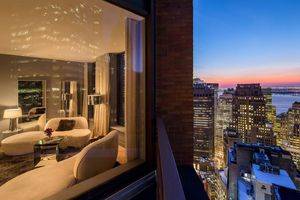 Welcoming Wall Street Penthouse | 2 Bed | 2.5 Bath | Water Views