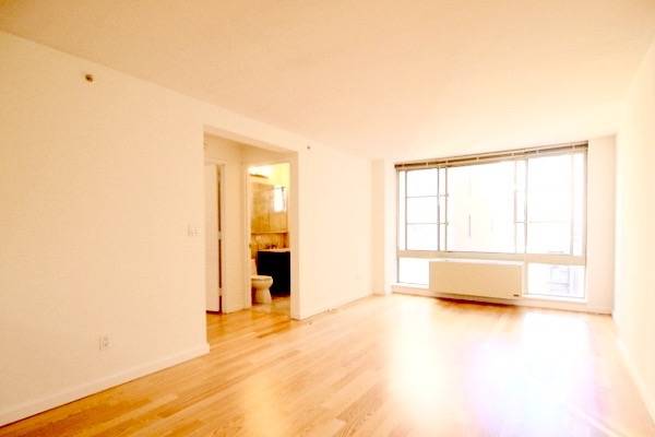 Great Flex 2 in Prime Chelsea ~ Real Wall Allowed ~ W/D ~ Free Gym!