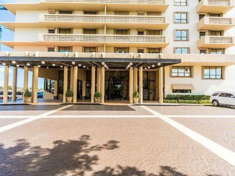 LARGE 2 BEDROOMS AND 2 FULL BATHROOMS IN BAL HARBOUR