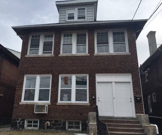 Newly Renovated 3 Bed 2 Bath with Parking $2500/m with Parking!