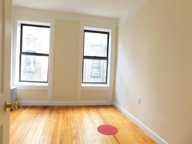 PERFECT EAST VILLAGE SHARE! 3 BED NO FEE IN ELEVATOR BLDG STEPS TO ALL!