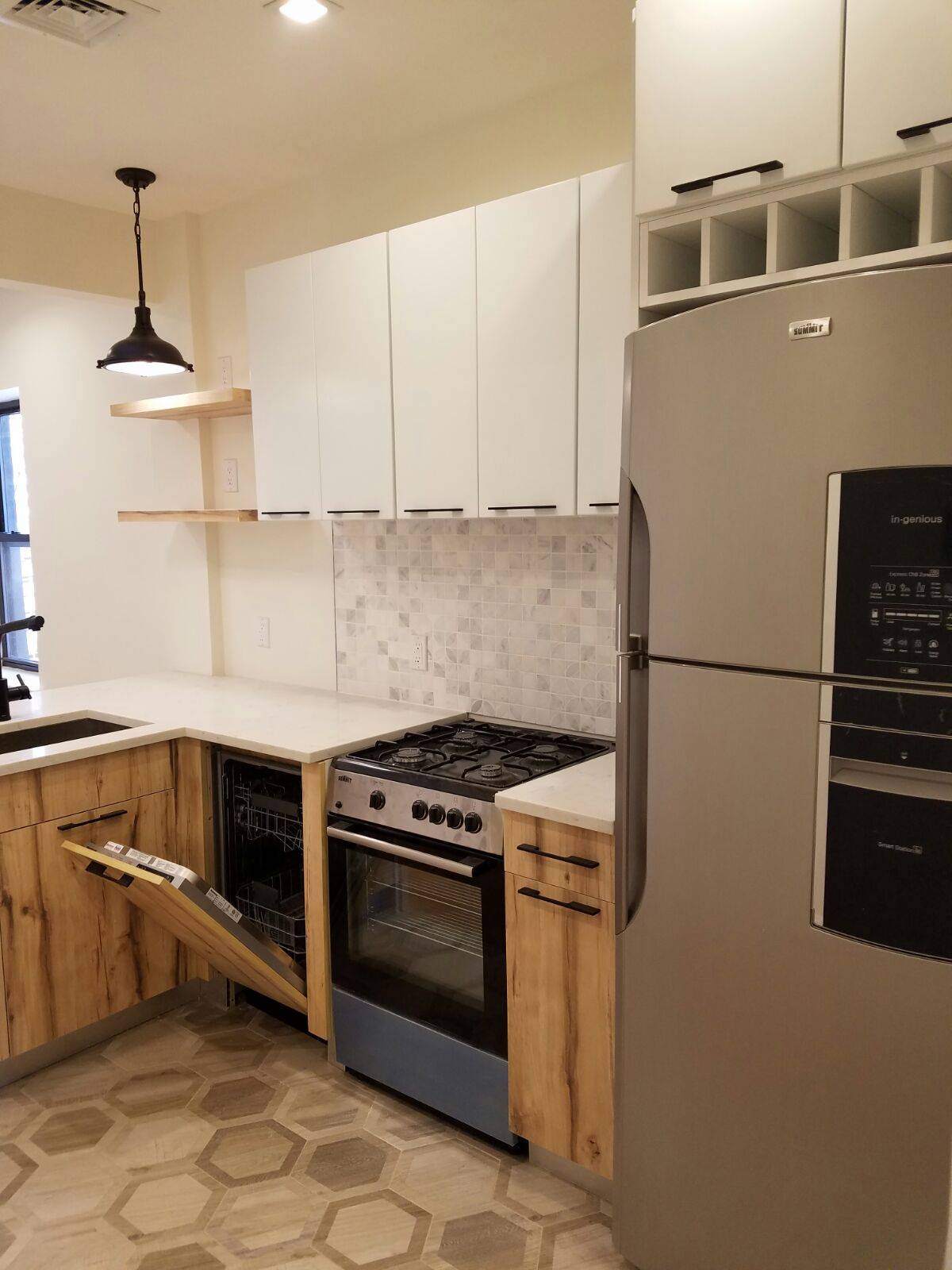 Spacious NO FEE 2 Bedroom w/2 Bathrooms in Great Crown Heights Location Close to Train