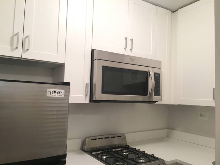 Newly rennovated Studio in Midtown East