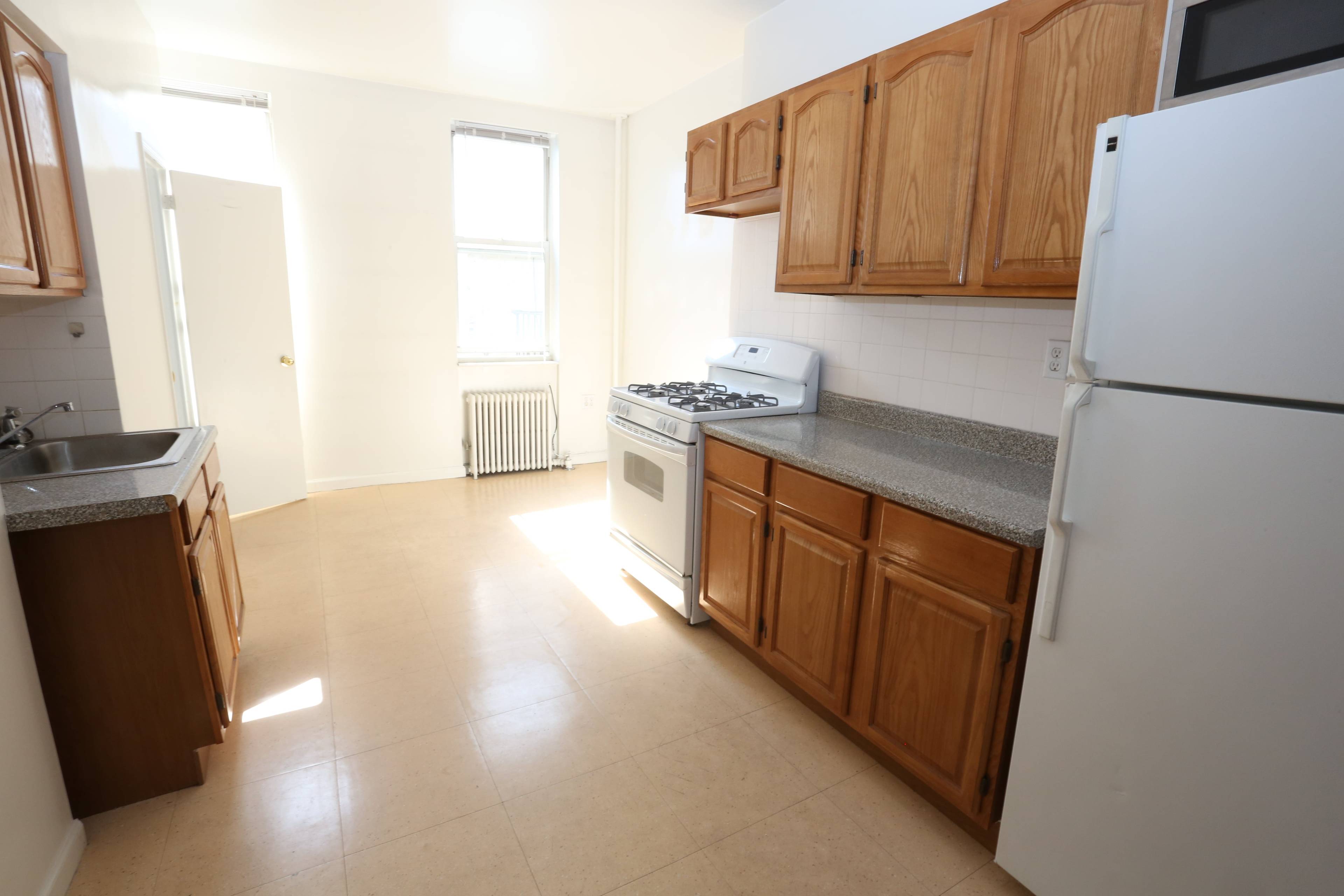Amazing 1 Bedroom with Home Office on Trendy Franklin Street - Greenpoint Waterfront!!