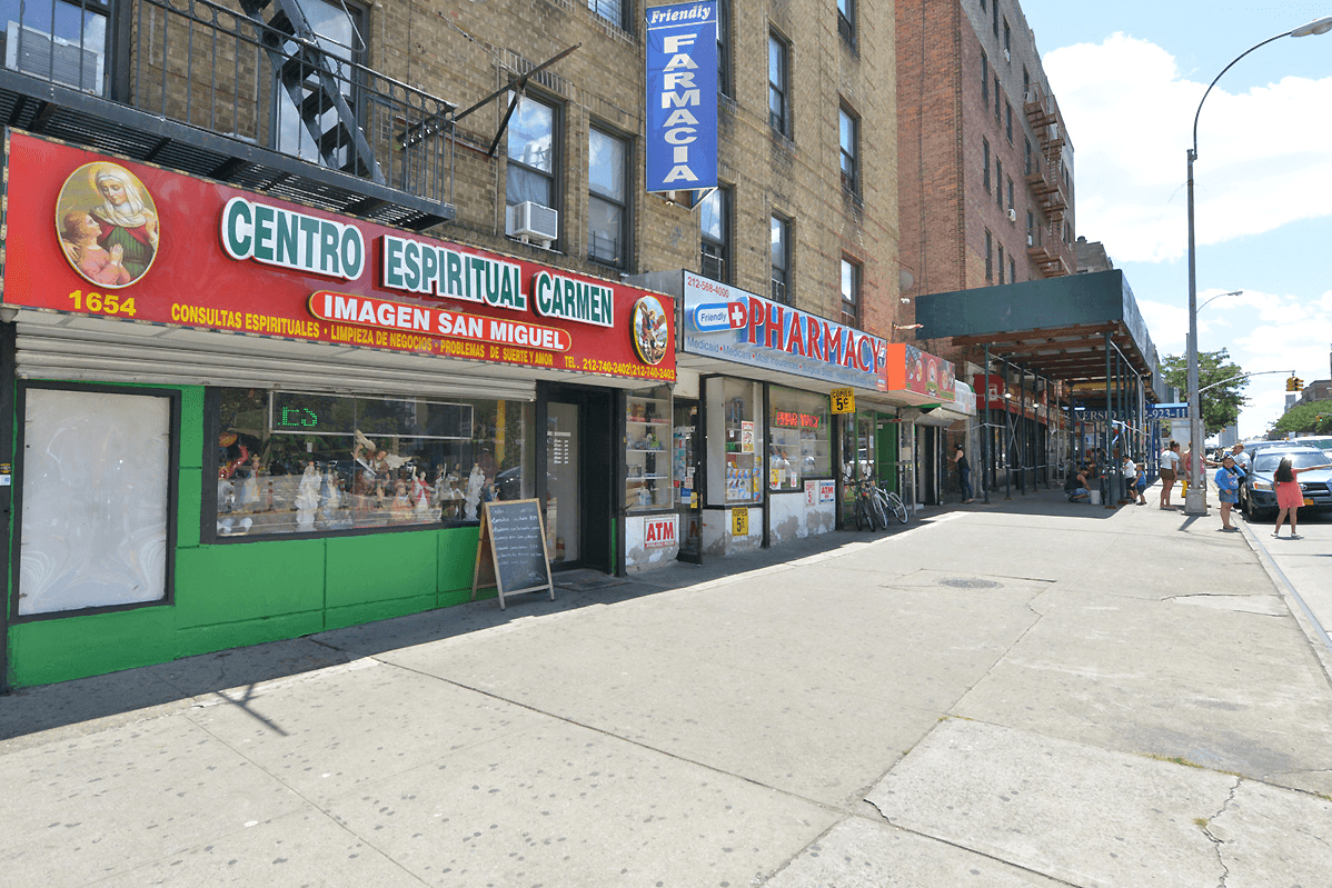 Prime Vented Retail in Busy Upper Manhattan / Right on St.Nicholas Avenue / Direct Lease / Many Uses Considered!