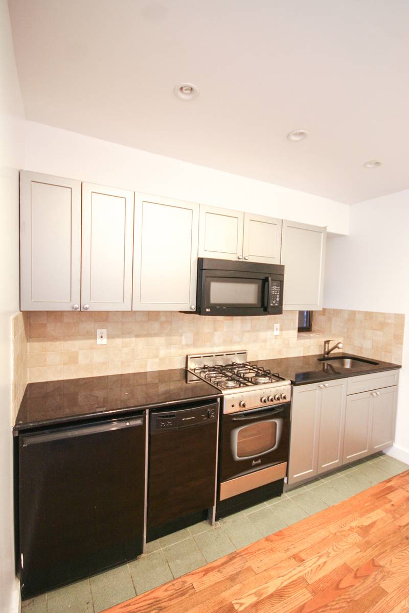 East Village 3 BR/Conv 4 Penthouse Perfect for Multi Shares