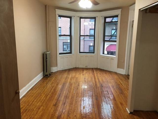 NO FEE. 30-16 34th street ASTORIA.Renovated 3 Bedroom Apartment.Steps From N&Q Train.1000sqft. Close To  All. Great Shared Apartment