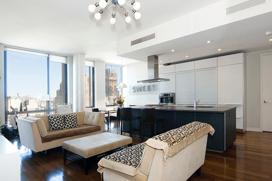 Chelsea High Floor 2 Bed in Luxury Doorman Building with Amazing City Views